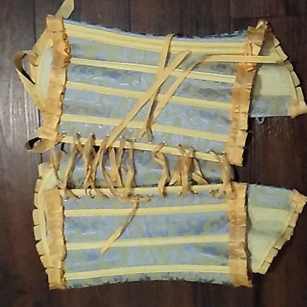 Corset - Picture 3 of 5